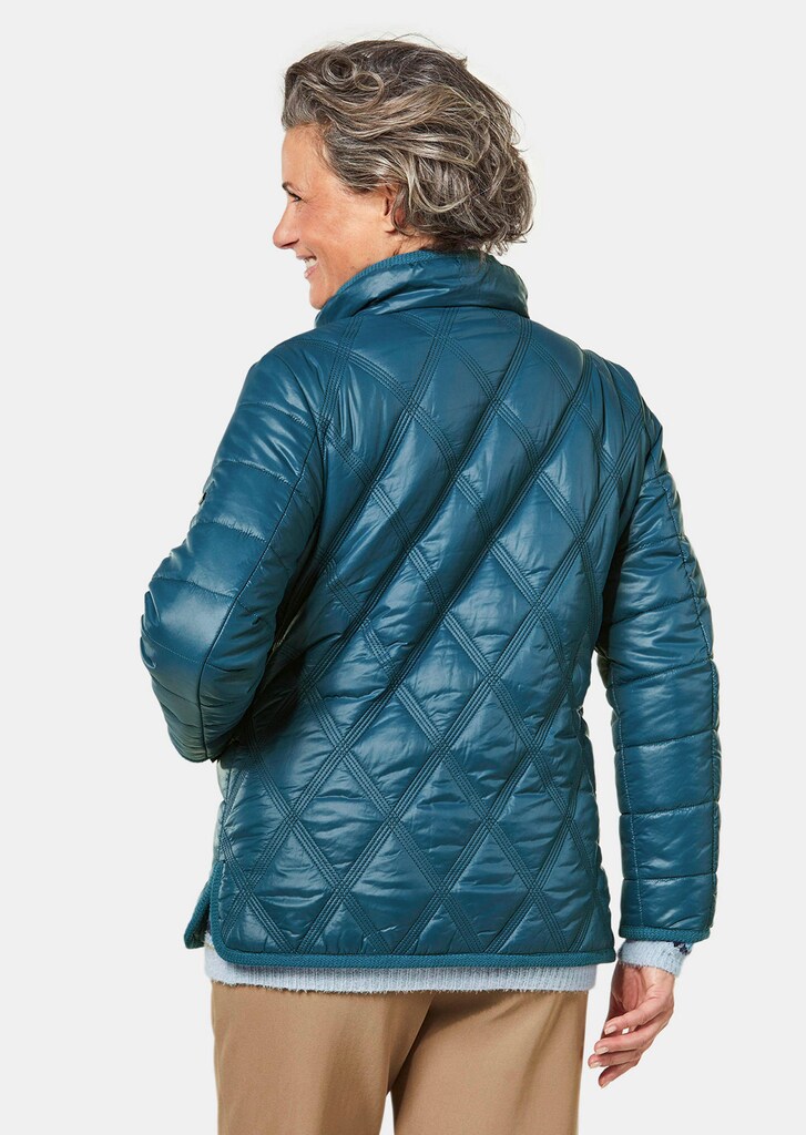 Steppjacke mit dekorativen Druckknöpfen