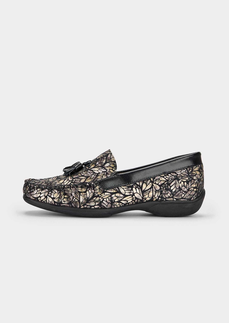 Leren mocassins met reliëf en kwastje
