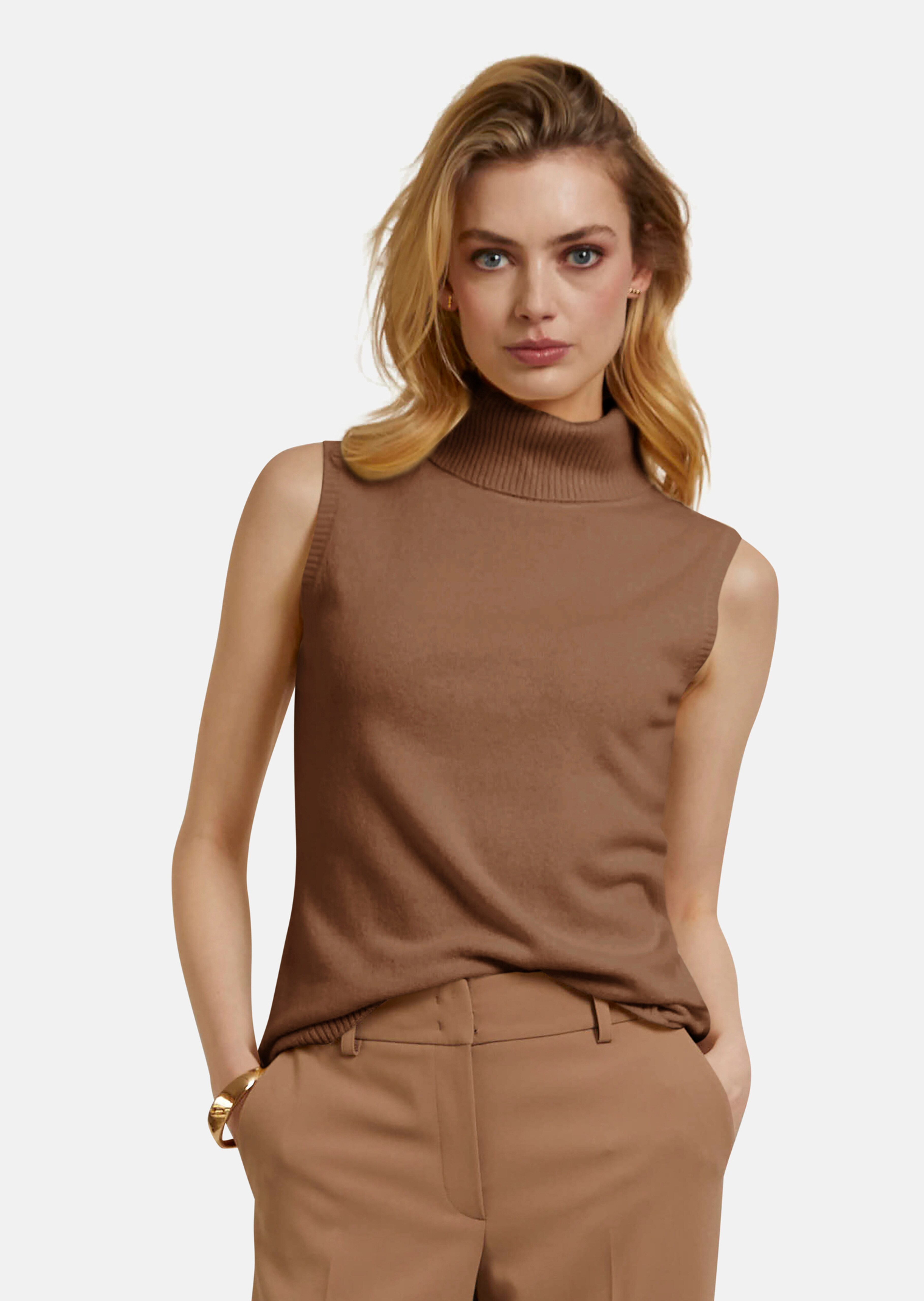 Sleeveless turtleneck jumper