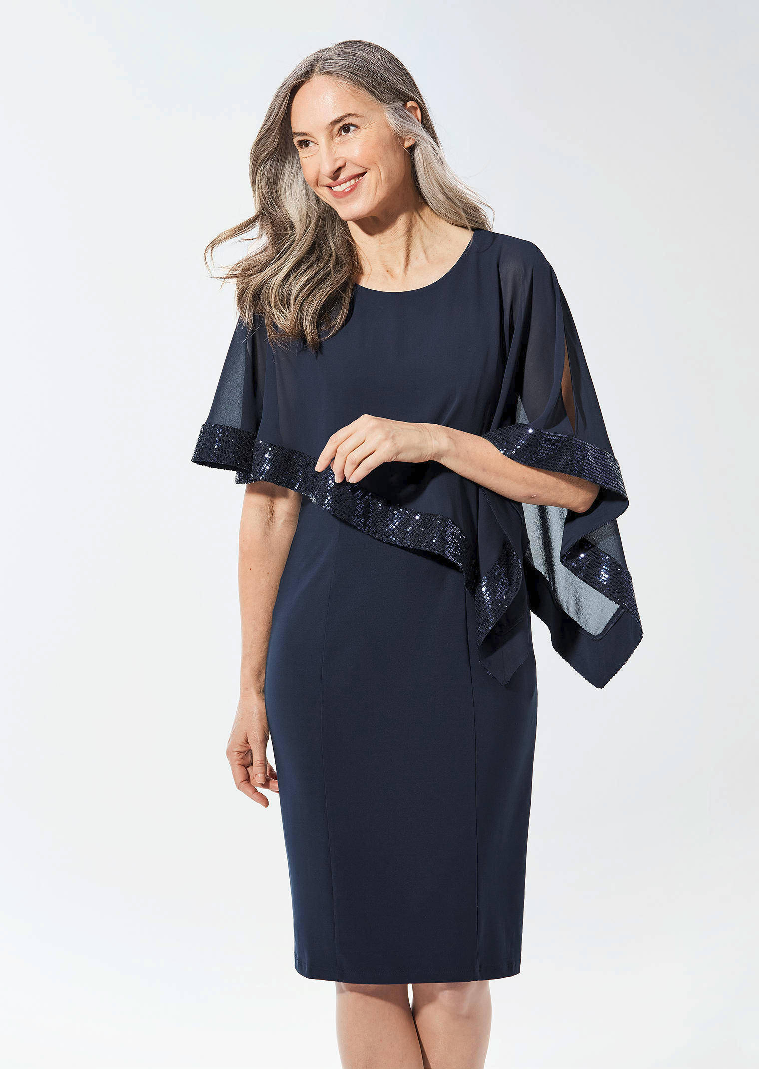 Kleid mit raffiniertem Chiffonüberwurf in marine | atelier GOLDNER