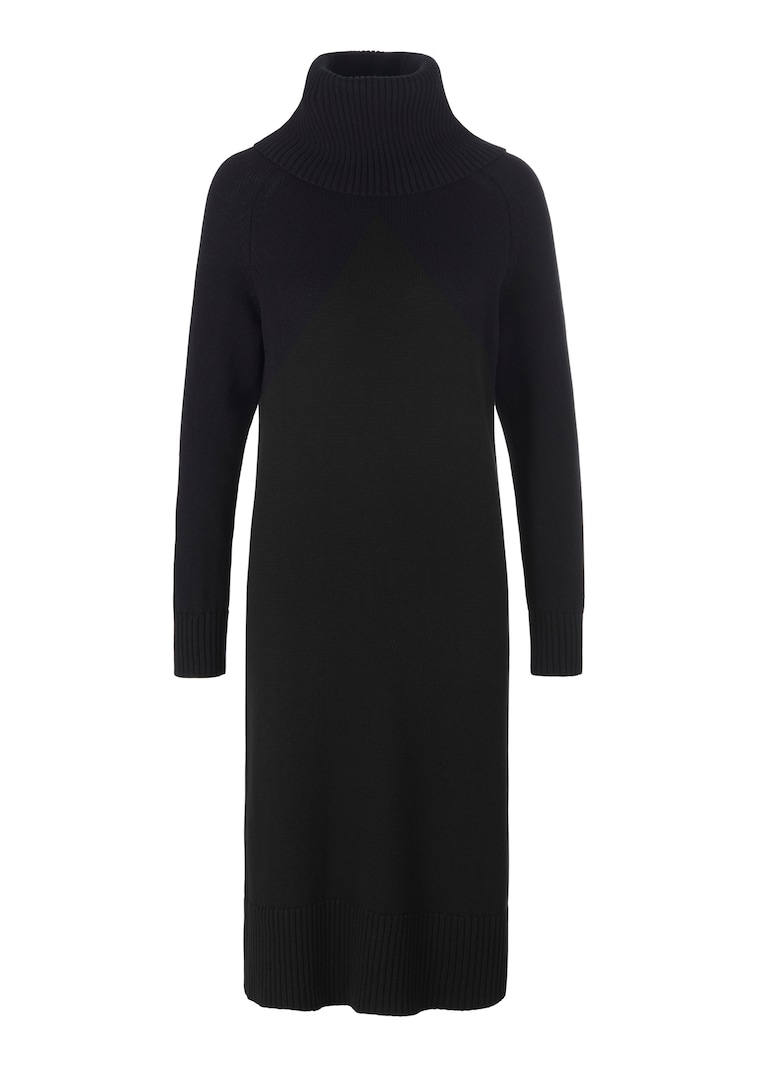 Knitted dress with large collar