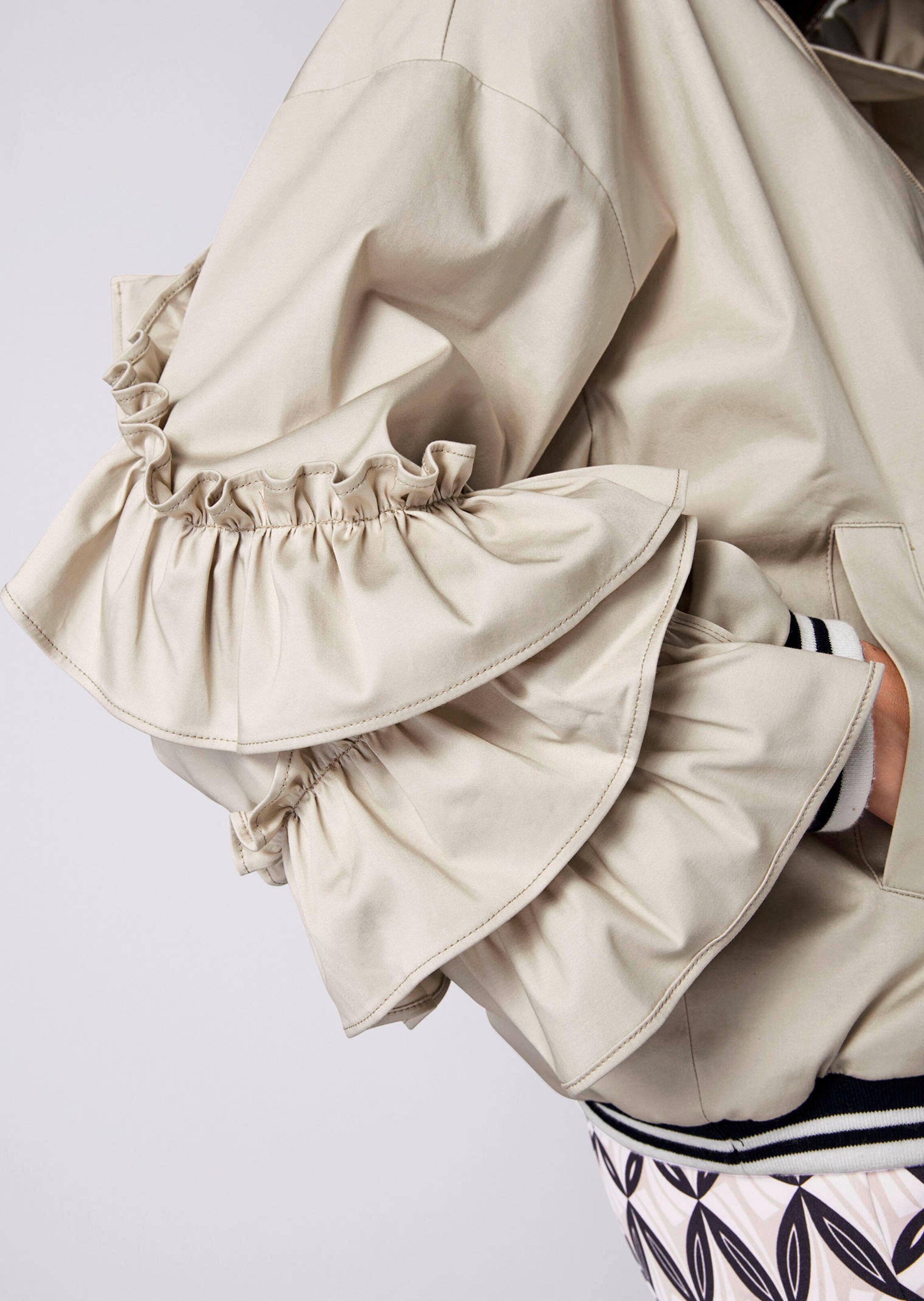 Blouson mit Rüschen am Arm 4