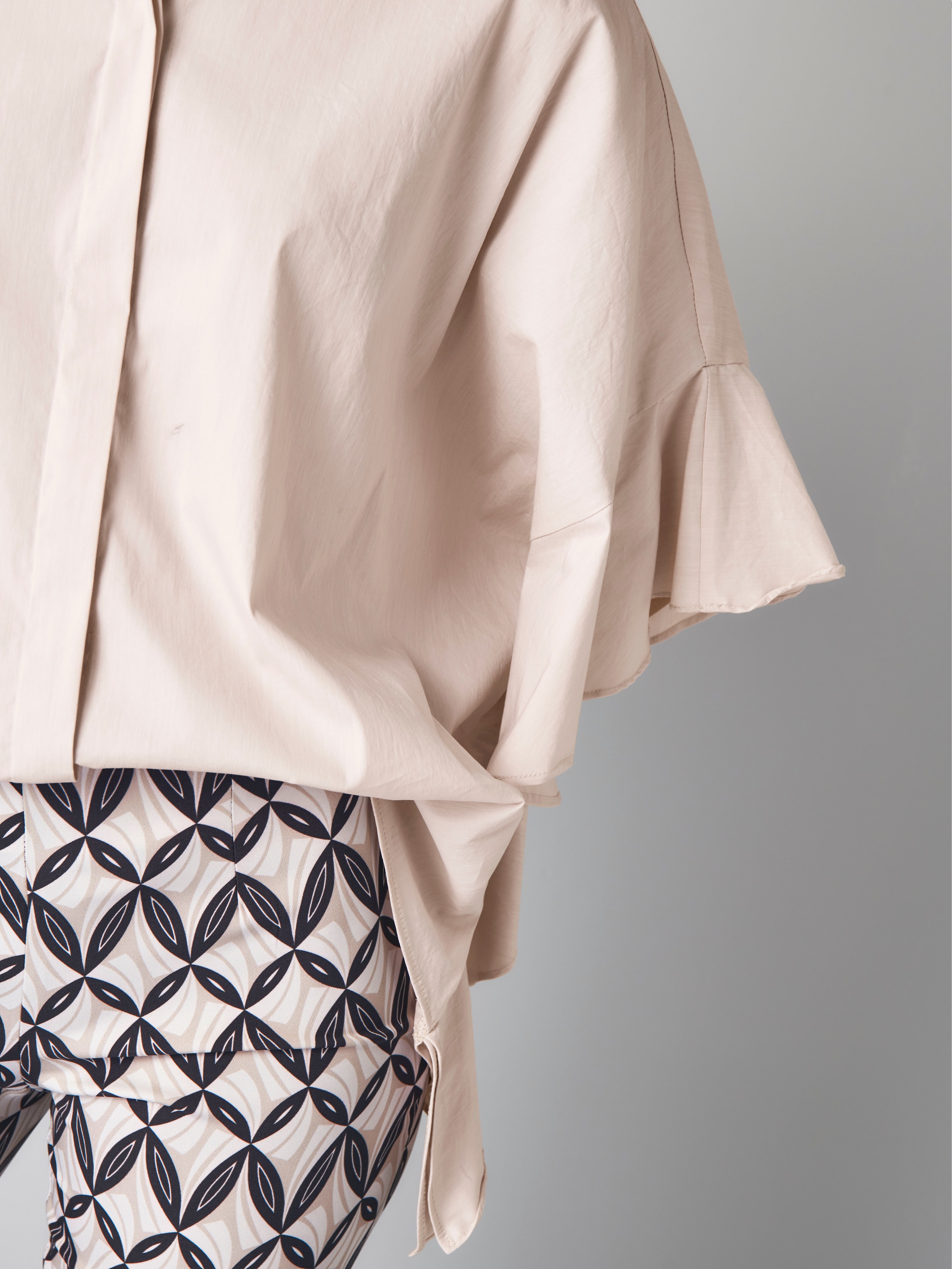 Oversizedbluse mit großem Volantärmel 4