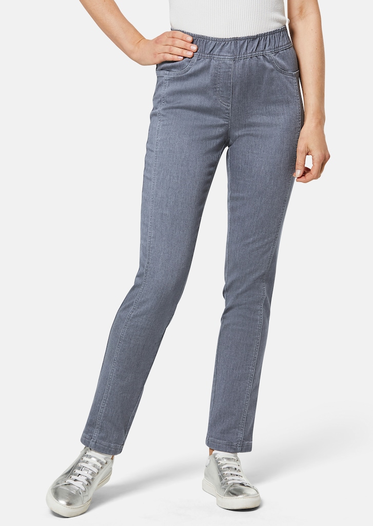 Schmale Schlupf-Jeans aus innovativem Sweat-Denim