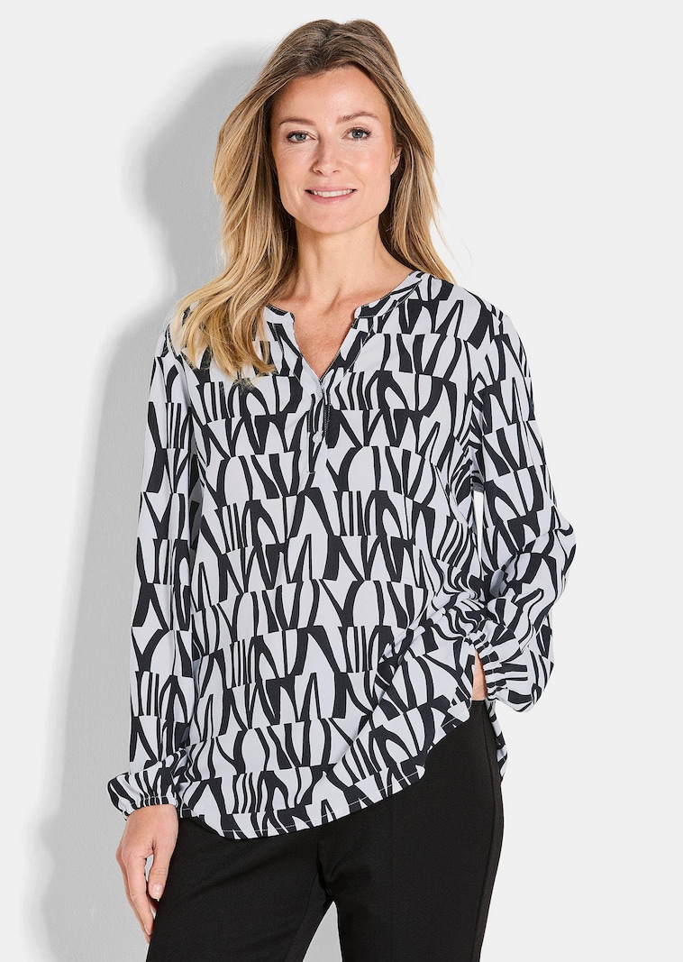Druckbluse mit Tunikaausschnitt