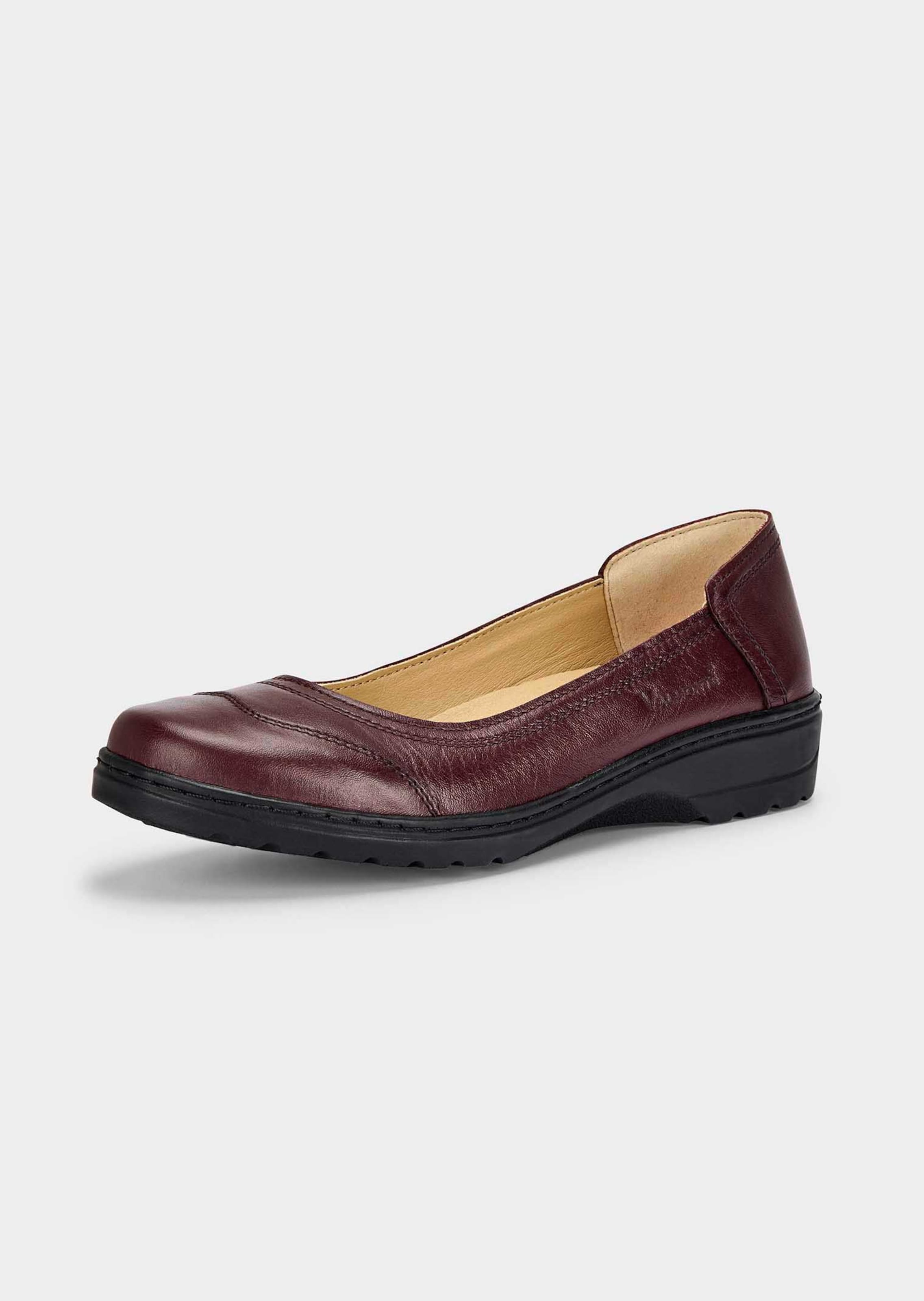 Ballerines en cuir avec surpiqûres décoratives matelassées