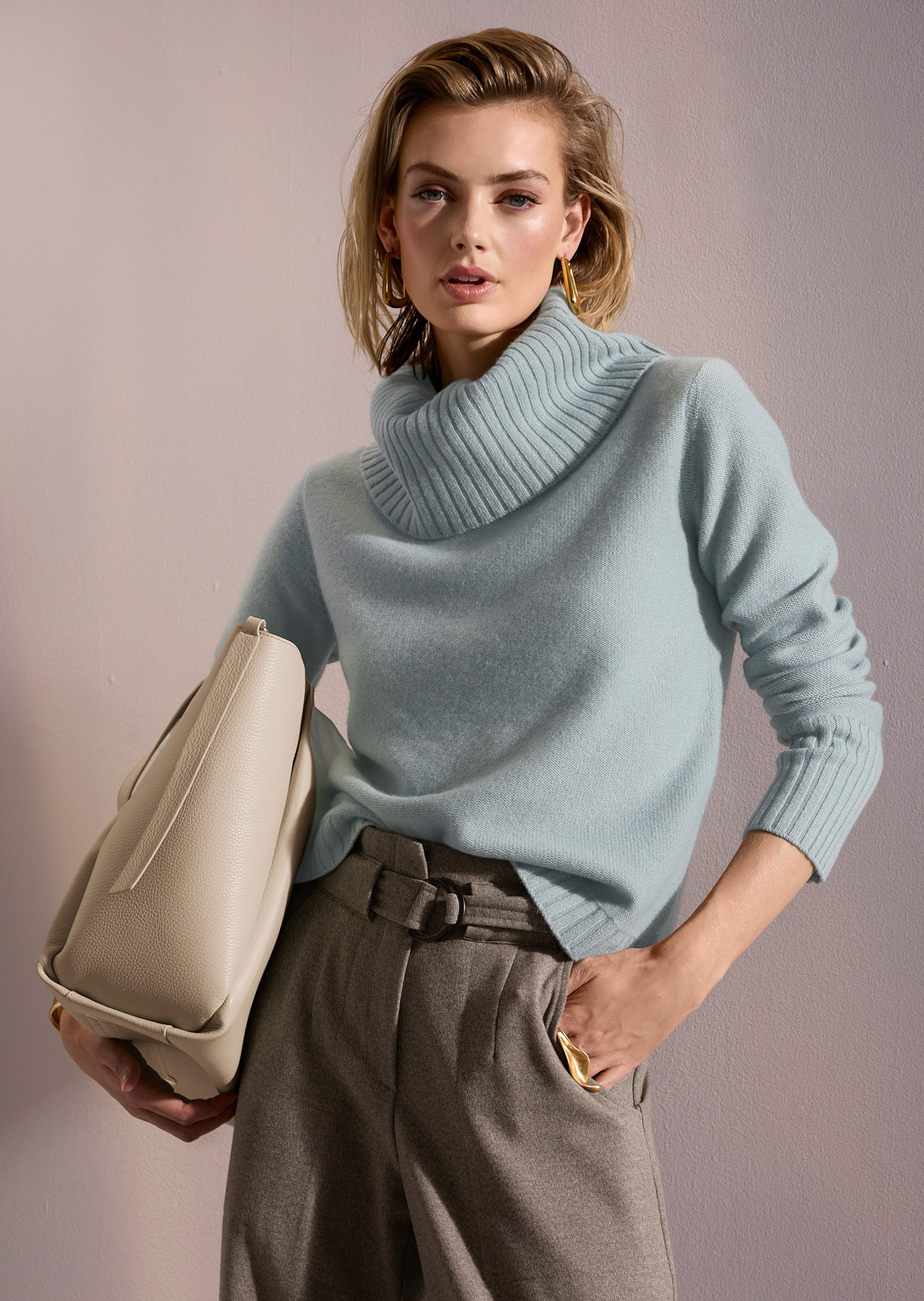 Cashmere roll neck jumper