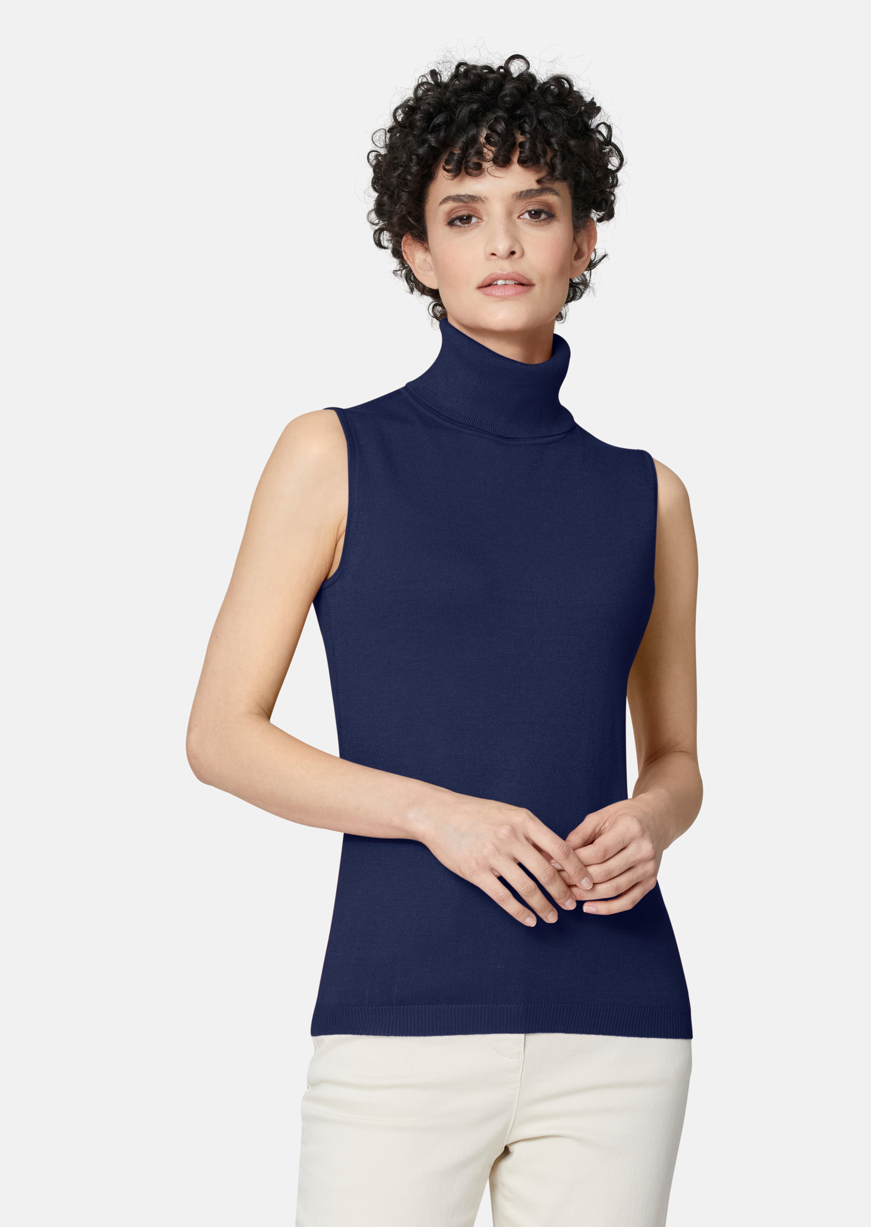 Sleeveless turtleneck jumper