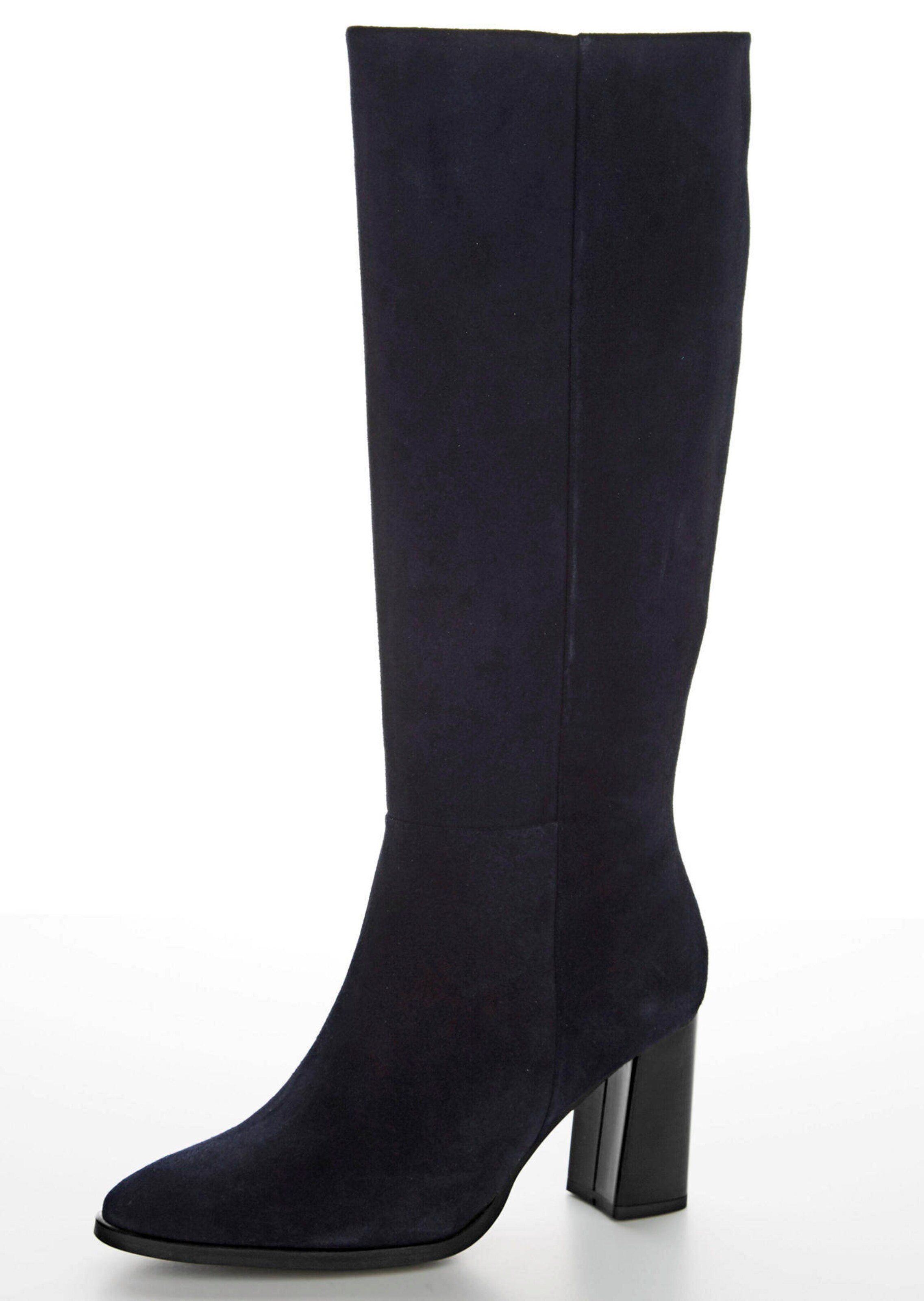 Stiefel mit Ziernähten