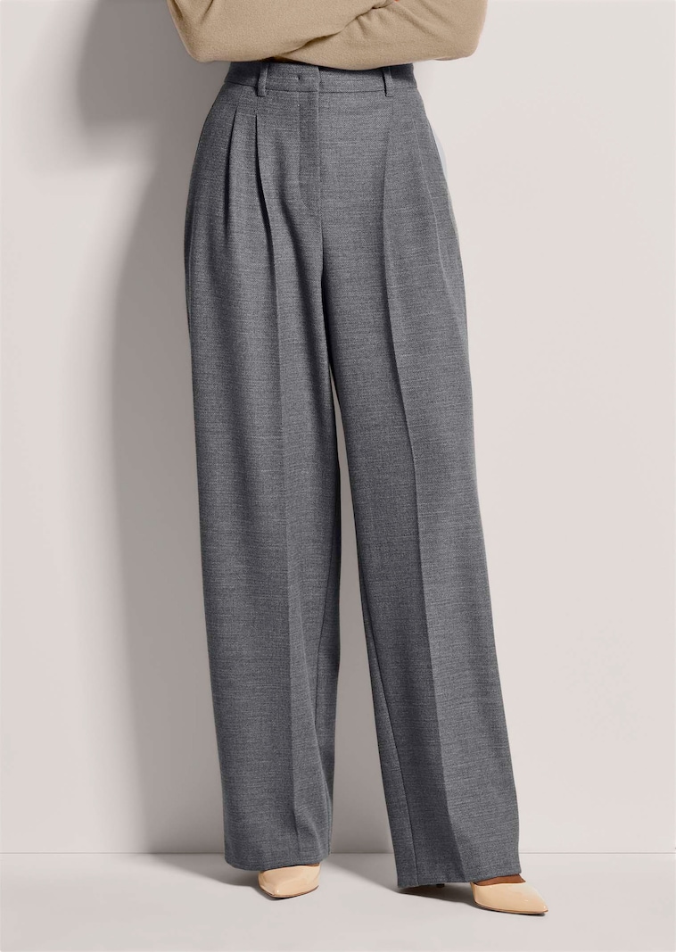 Weite Bundfaltenhose mit Bügelfalten