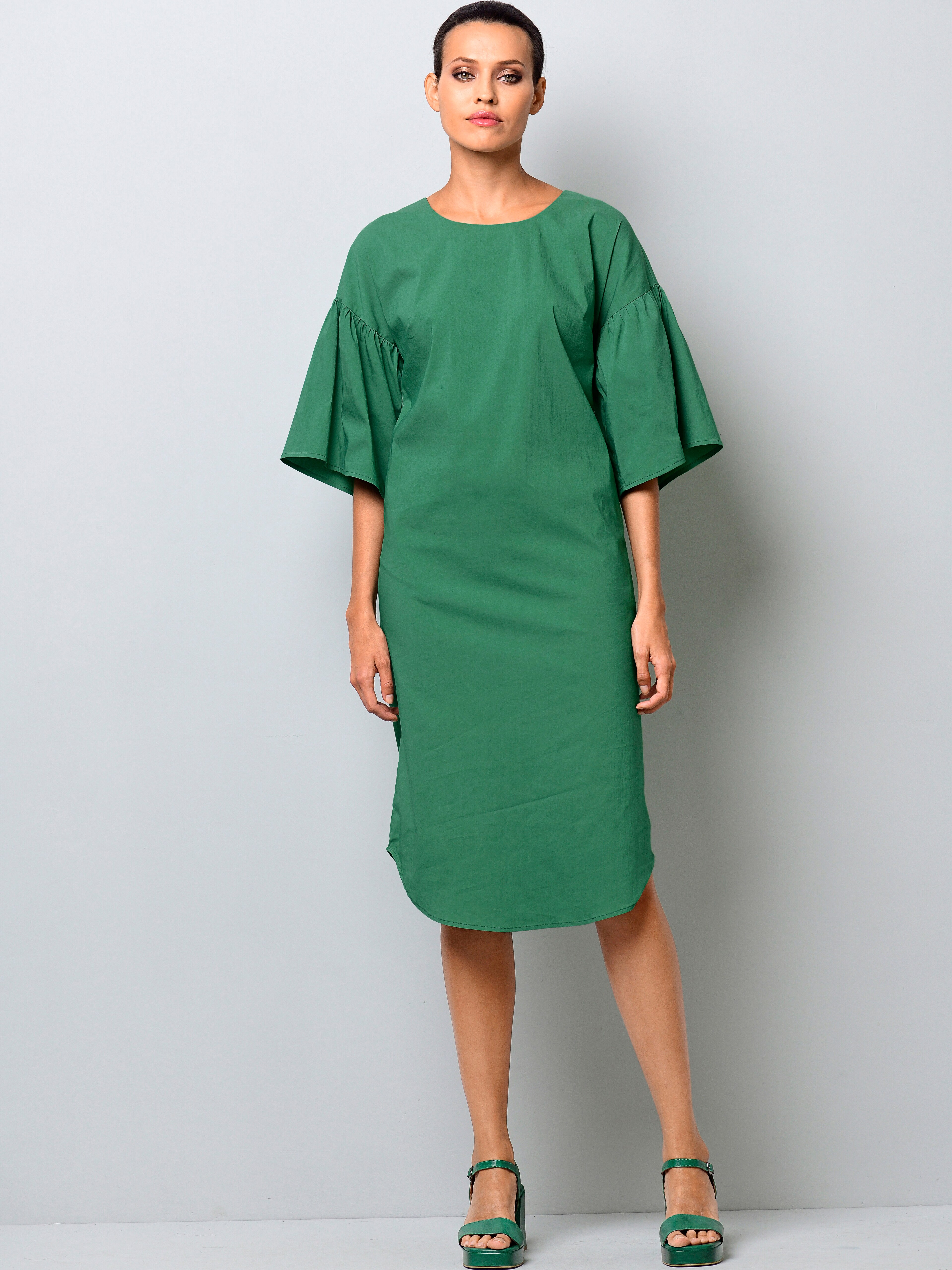 Kleid mit Bindegürtel
