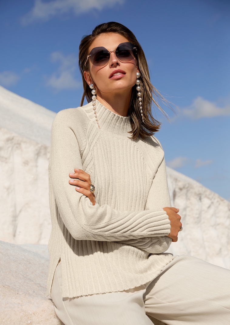 Stehkragen-Pullover im Muster-Mix