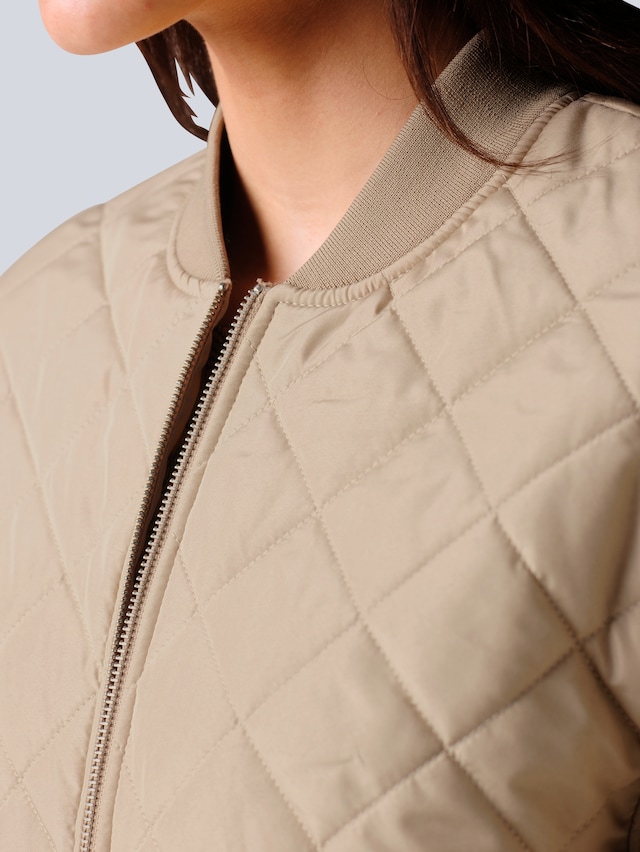 Steppjacke in modisch neuer Form 1