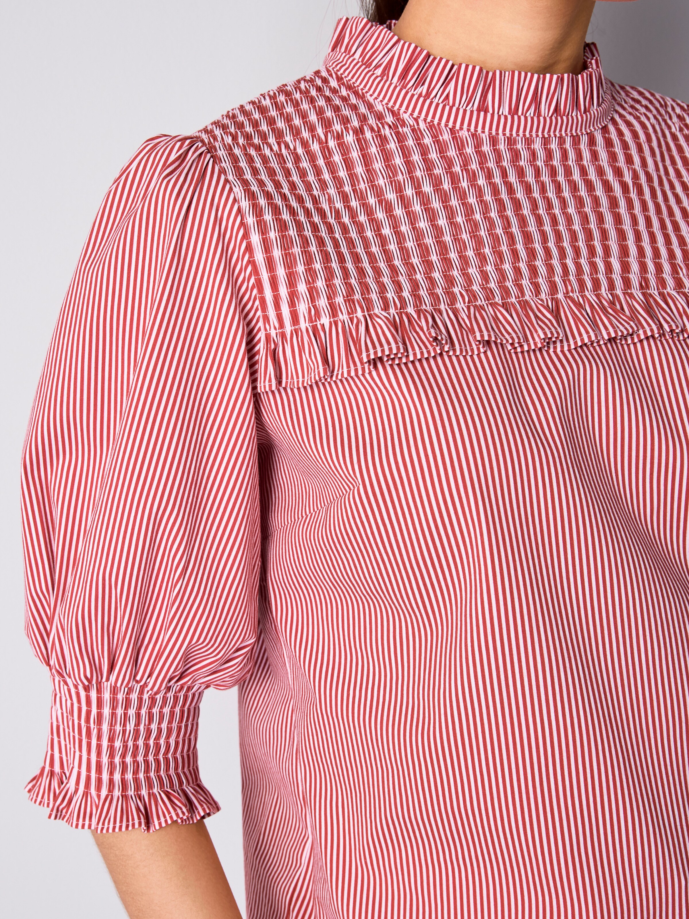 Bluse mit gesmoktem Ärmel 4