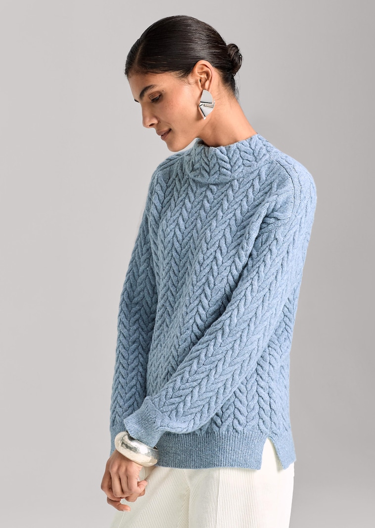 Stehkragen-Pullover mit Zopfmuster