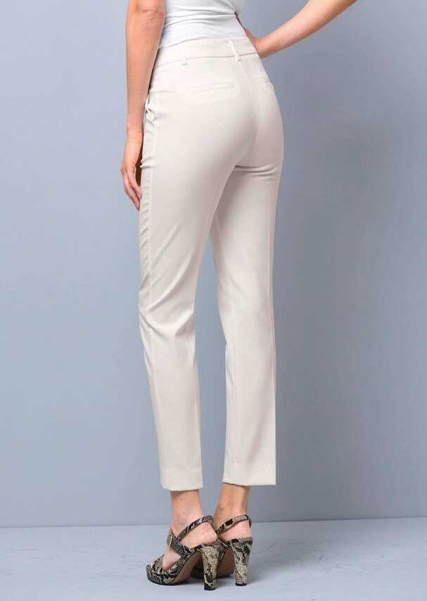 Hose mit Bügelfalte 2