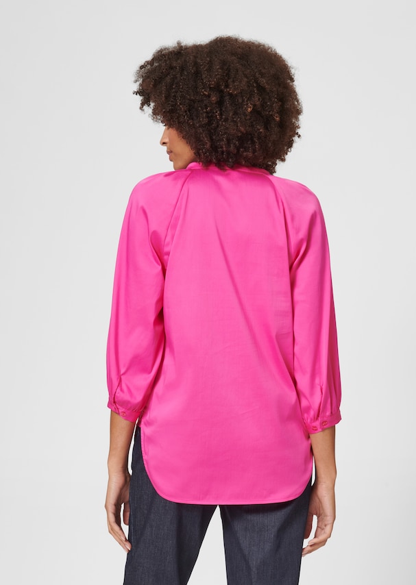Half-sleeved blouse in a trendy shade 2