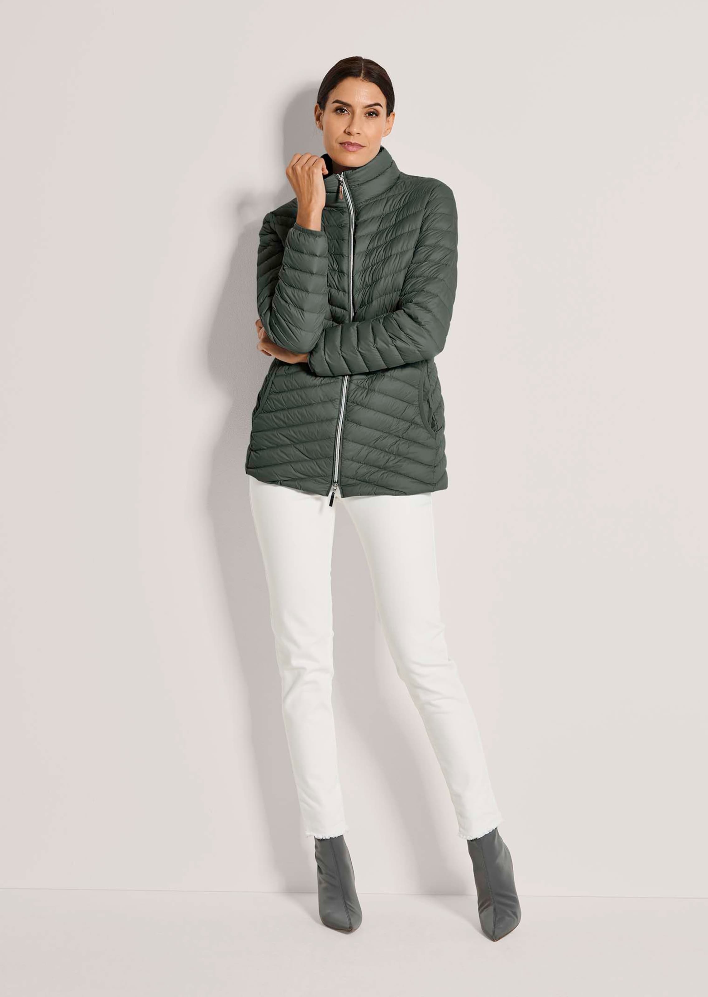 Daunenjacke mit Stehkragen