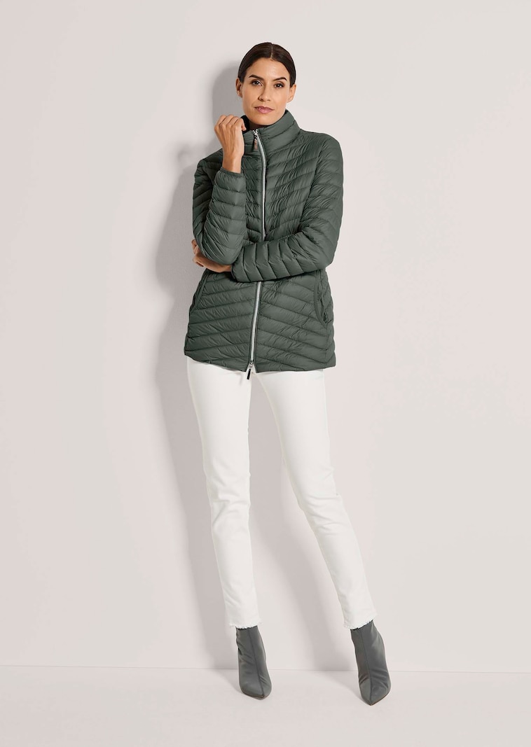 Daunenjacke mit Stehkragen