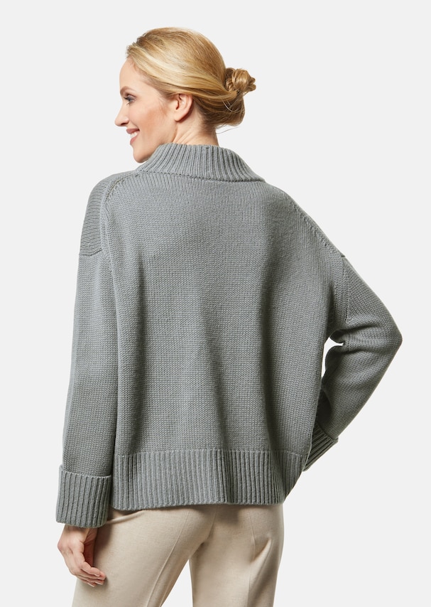 Jumper with long cuffs 2