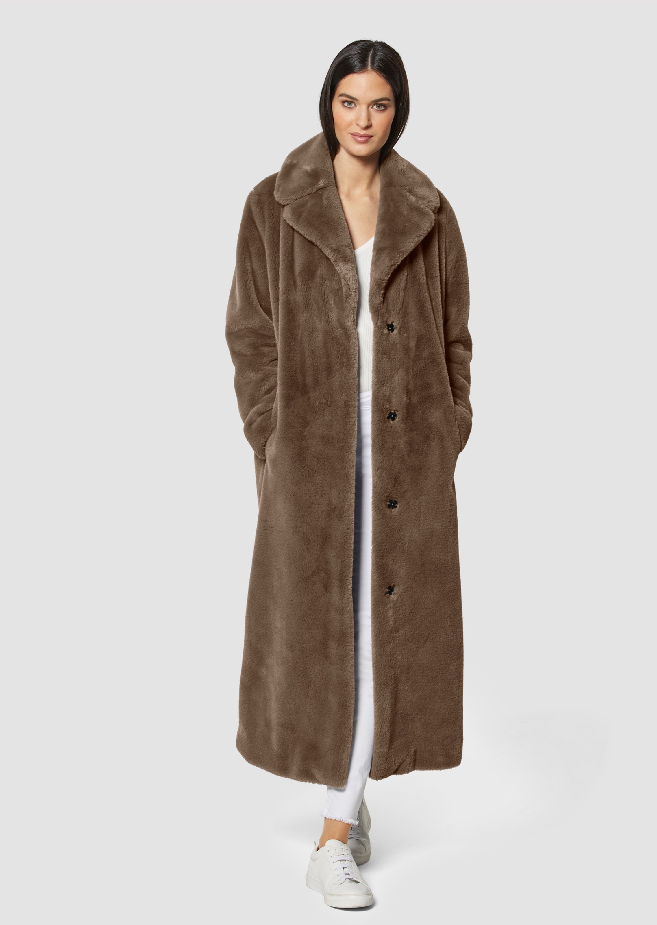 Coat in caramel | MADELEINE Fashion