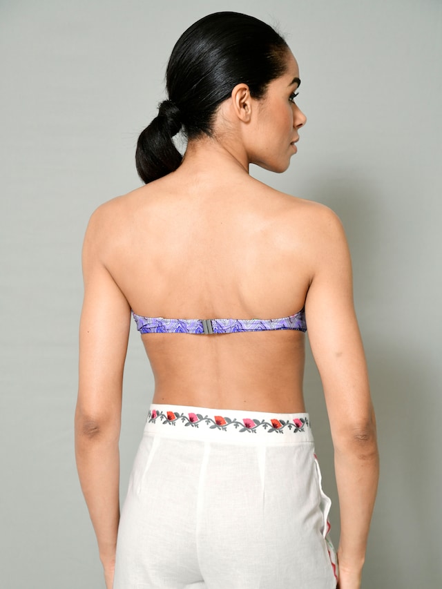 Strandhose mit bunter Stickerei 2