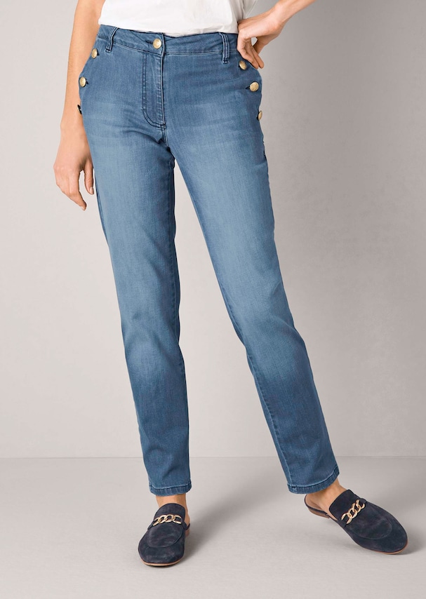Jeans mit Goldknopf