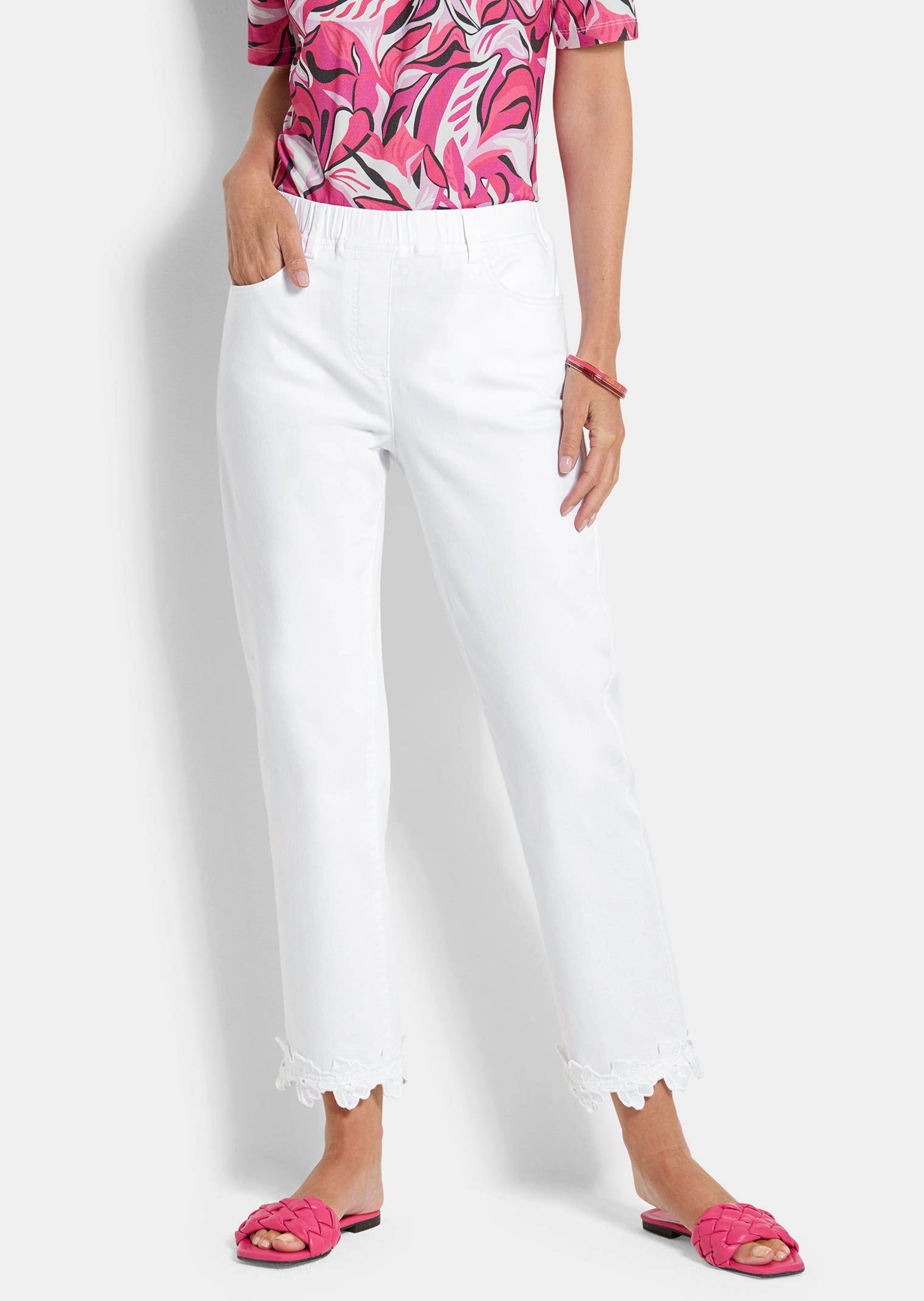 Jeans CARLA mit Spitzenbordüre