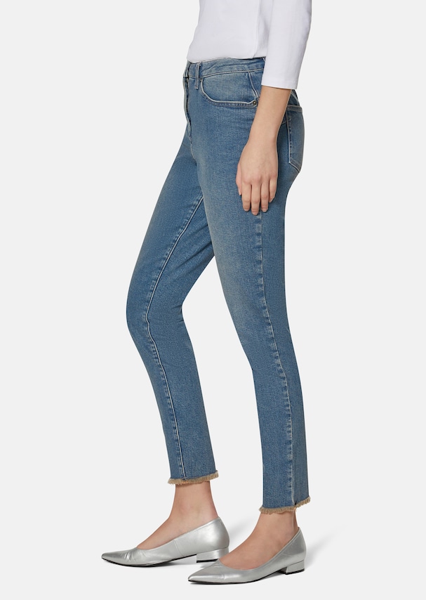 Jeans mit feinem Fransensaum 3