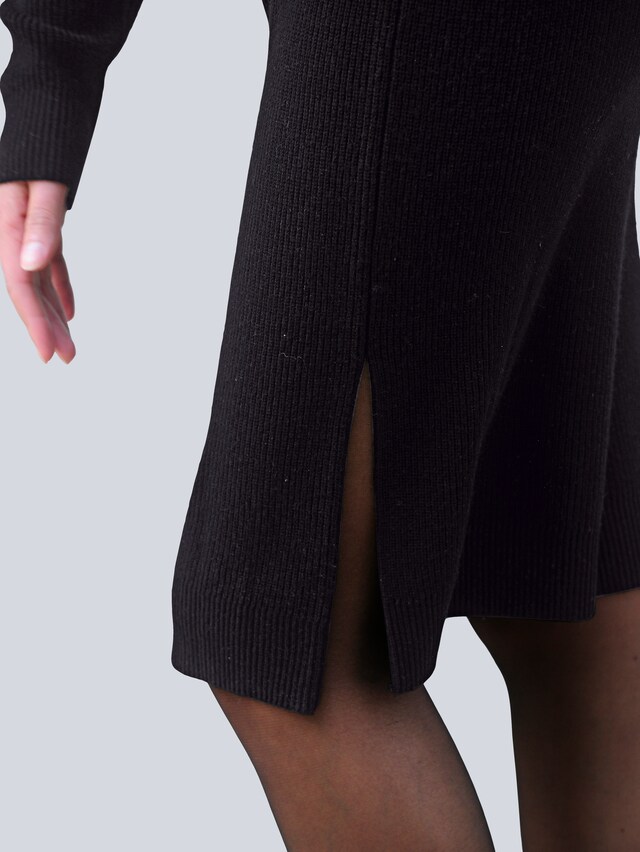 Strickkleid mit Seitenschlitzen