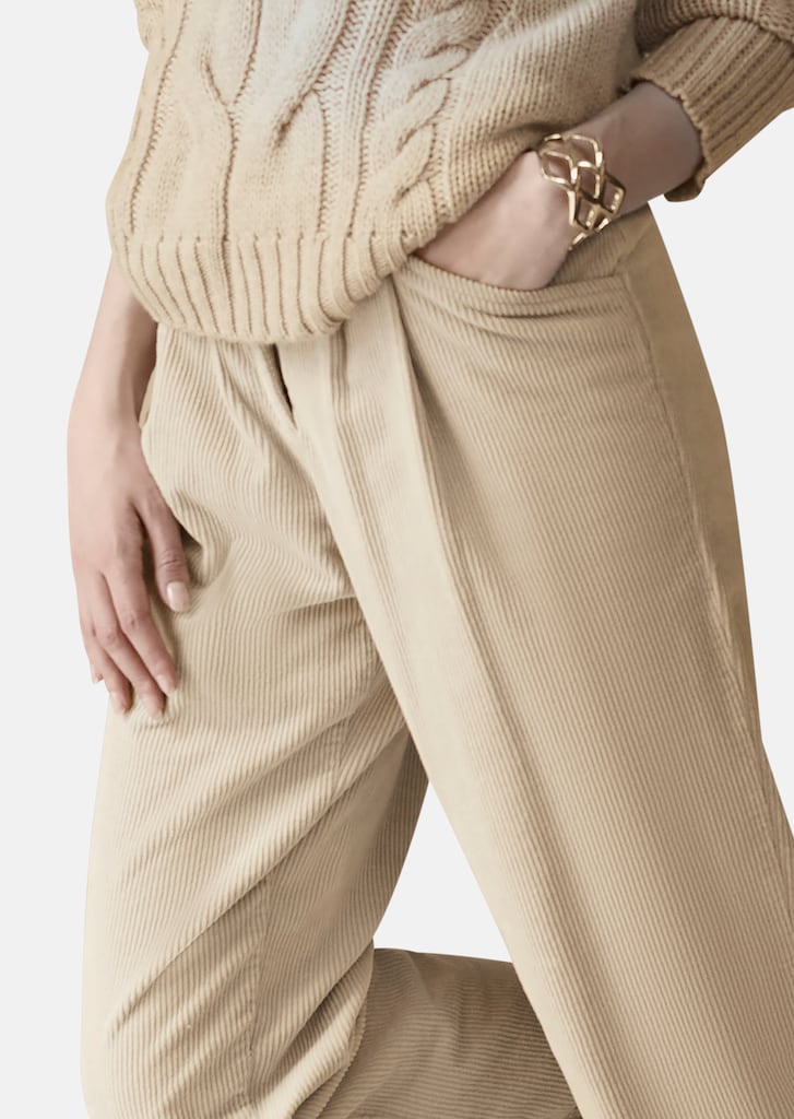 Corduroy trousers with pleats 4