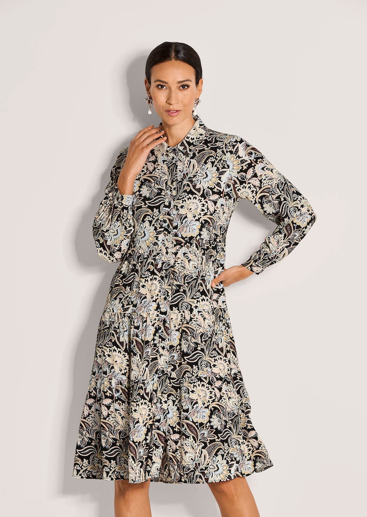 Hemdblusenkleid mit schwungvollem Rock