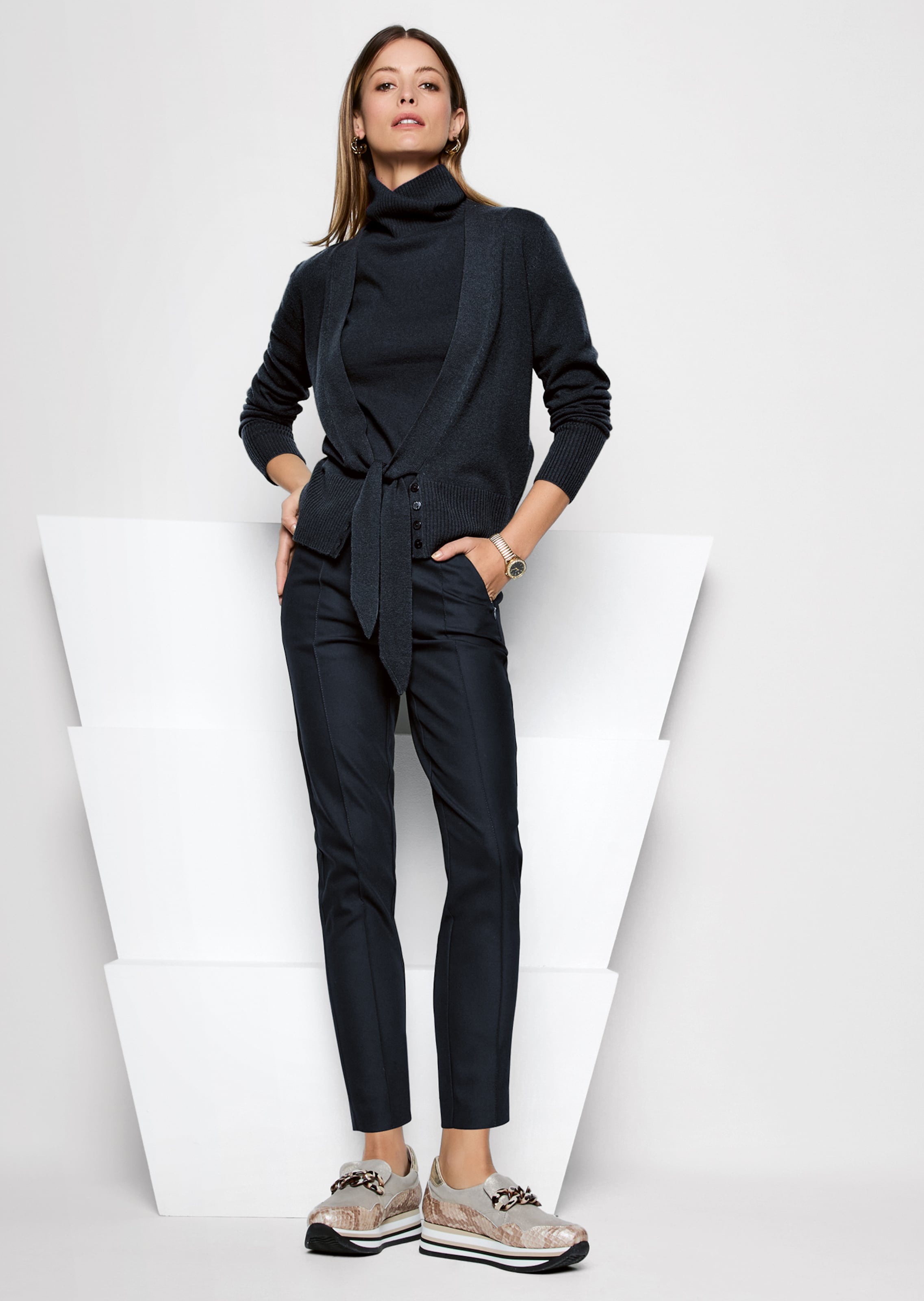 Schlanke Stretch-Hose mit Biesen